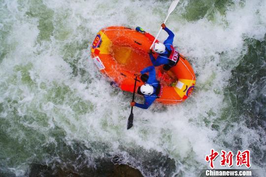 推动各地有序开放自然水域开展水上健身运动，