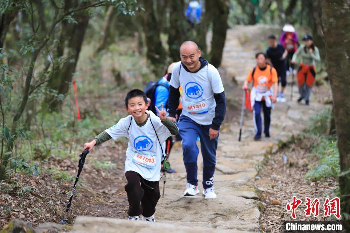 梵净山迎春登山赛：又虐又美的赛道吸引近两千