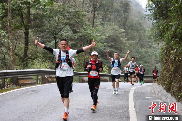 梵净山迎春登山赛：又虐又美的赛道吸引近两千