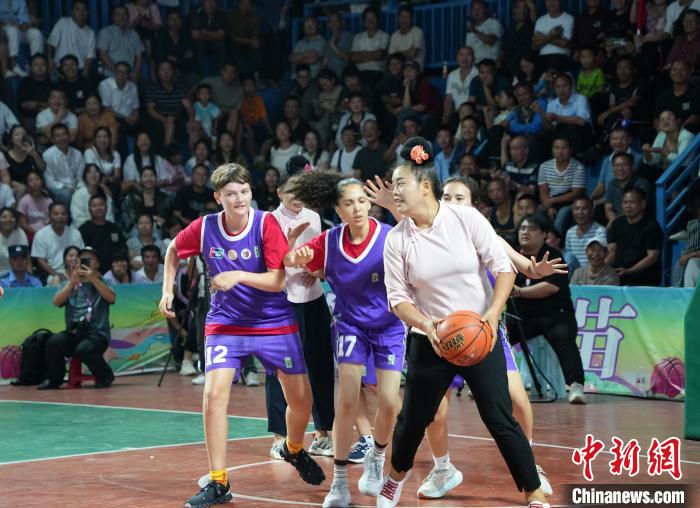 热辣村BA：美国青少年在贵州台江县村落与苗族同