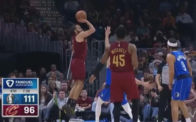 斯特鲁斯复出首秀砍24分 骑士主场惜败独行侠