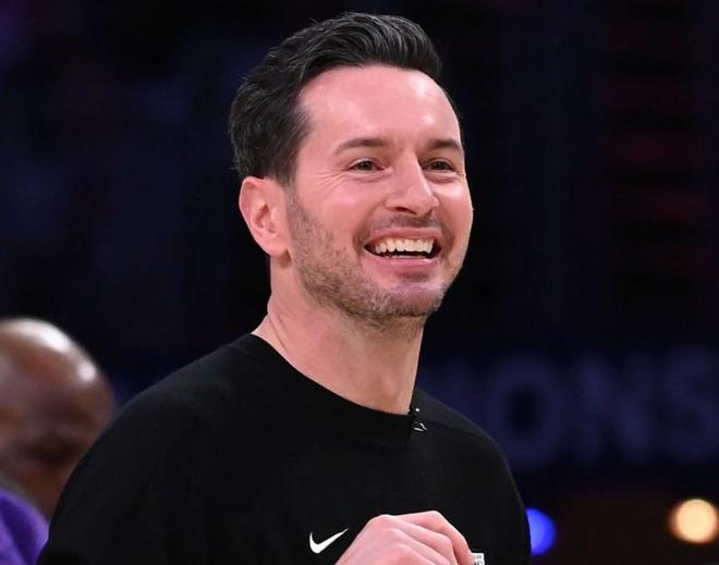 湖人队击败骑士东契奇砍