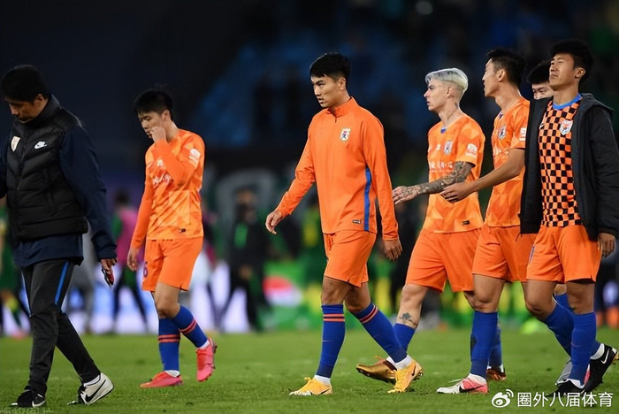 克雷桑伤退引争议 鲁能主帅韩鹏果断剔除名单