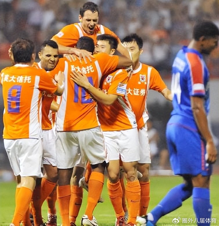 克雷桑伤退引争议 鲁能主帅韩鹏果断剔除名单