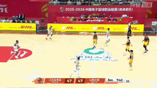 山西男篮遭江苏逆转 主帅潘江被驱逐引重罚