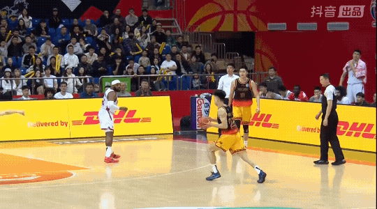 山西男篮遭江苏逆转 主帅潘江被驱逐引重罚
