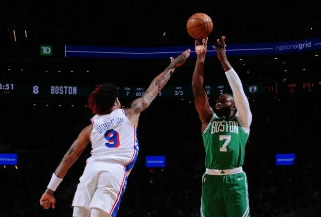 绿军主场惨败76人，埃奇库姆狂砍30分逆转战局